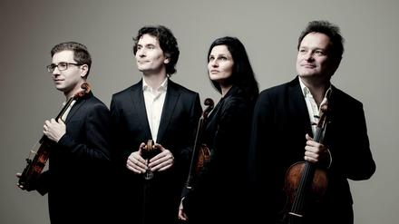 Den Part des erkrankten Bratschisten Krzysztof Chorzelski (r.) übernahm im Boulez Saal Grégoire Vecchioni. Das übrige Belcea Quartet (v.l.): Axel Schacher, Antoine Lederlin, Corina Belcea. 