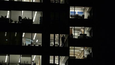 Wer in einer Nachtschicht arbeitet, muss die fehlende Stunde nicht nachholen.