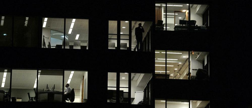 Wer in einer Nachtschicht arbeitet, muss die fehlende Stunde nicht nachholen.
