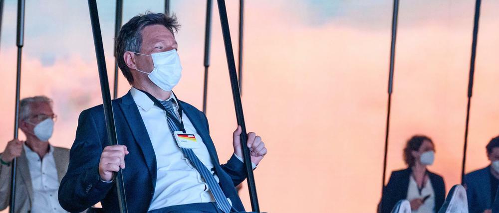 Ein Grüner sucht eine neue Balance für Deutschlands Energieversorgung: Robter Habeck in den Vereinigten Arabischen Emiraten.