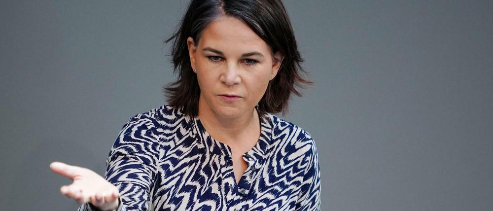 Außenministerin Annalena Baerbock (Grüne) spricht im Bundestag.