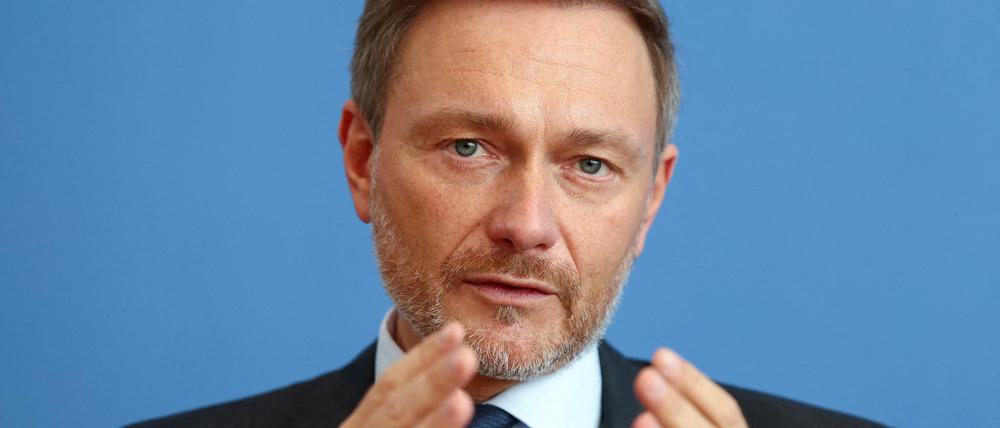 Bundesfinanzminister Christian Lindner spricht sich weiter für einen Tankrabatt aus.