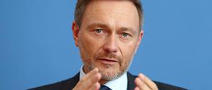 Bundesfinanzminister Christian Lindner spricht sich weiter für einen Tankrabatt aus.