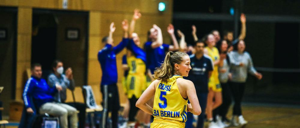 Lucy Reuß spielt schon im achten Jahr bei Alba und hat mit ihrem Team erstmals die Chance auf den Aufstieg in die Bundesliga.