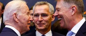 Jens Stoltenberg (Mitte).
