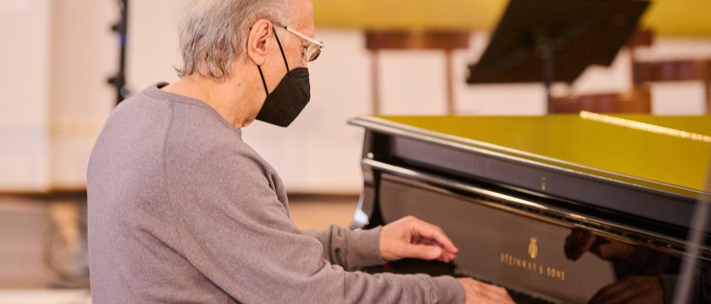 Generalprobe. Der ukrainische Komponist Valentin Silvestrov kurz vor dem Konzert «Für Freiheit und Frieden" auf Schloss Bellevue.. 