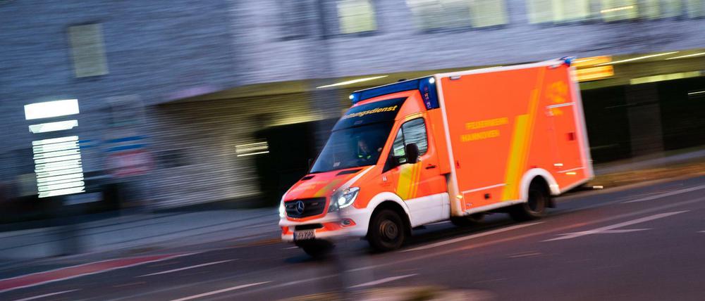 Ein Rettungswagen im Einsatz (Symbolbild)