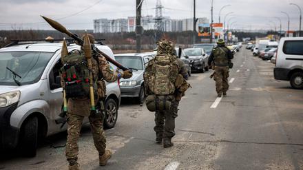 Ukrainische Soldaten in Irpin.