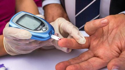 Blutzuckermessung bei Diabetes.