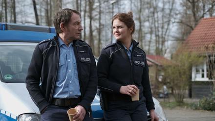 Müssen nun gemeinsam die Verbrechen im Spreewald aufklären: Luise Bohn (Alina Stiegler) und Fichte (Thorsten Merten). 