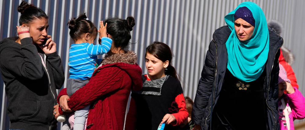 Frauen und Kinder direkt nach ihrer Flucht aus der Ukraine.