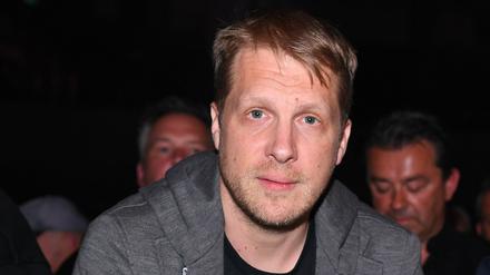 Oliver Pocher sitzt als Zuschauer bei einer Boxveranstaltung in der Westfalenhalle.