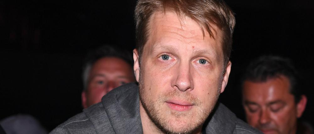 Oliver Pocher sitzt als Zuschauer bei einer Boxveranstaltung in der Westfalenhalle.