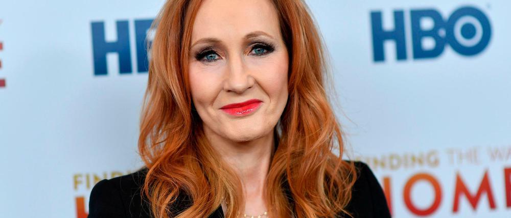 Die britische Autorin J. K. Rowling wurde wegen ihrer Aussagen in der Genderdebatte kritisiert.
