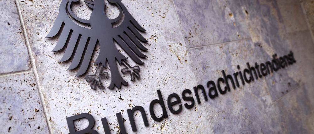 BND, MAD und BfV werden vom PKGr überwacht.