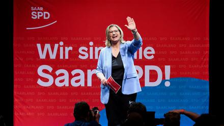 Anke Rehlinger lässt sich feiern. 