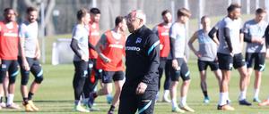 Felix Magath am Montag während des letzten Trainings in Berlin vor der Abreise nach Harsewinkel. 