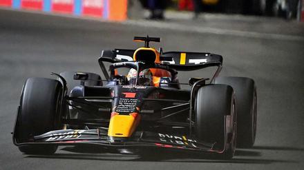 Verstappen fuhr spät zum Sieg in Saudi-Arabien.