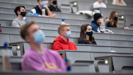 Präsenzlehre - aber mit Maske (Symbolbild).