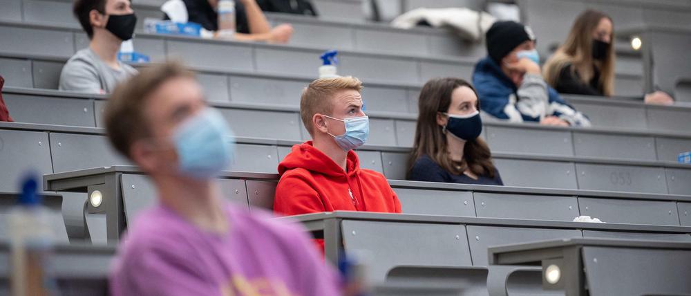 Präsenzlehre - aber mit Maske (Symbolbild).