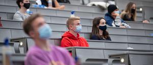 Präsenzlehre - aber mit Maske (Symbolbild).