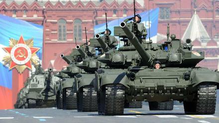 Panzer am Jahrestag des Sieges der Sowjetunion über Nazi-Deutschland auf dem Roten Platz in Moskau. 