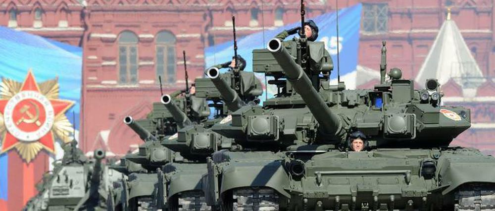 Panzer am Jahrestag des Sieges der Sowjetunion über Nazi-Deutschland auf dem Roten Platz in Moskau.