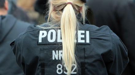 Polizistin im Einsatz (Symbolbild)