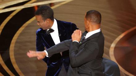 Will Smith schlägt Chris Rock.