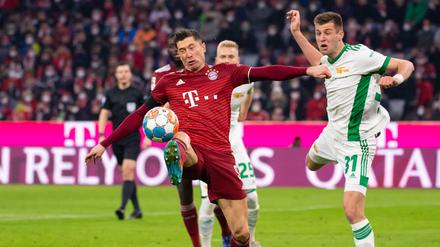 Robin Knoche (rechts) bekommt es für Union auch in der kommenden Saison mit den ganz Großen wie Robert Lewandowski zu tun.