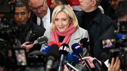 Ist zufrieden: Marine Le Pen könnte Präsident Macron gefährlich werden.