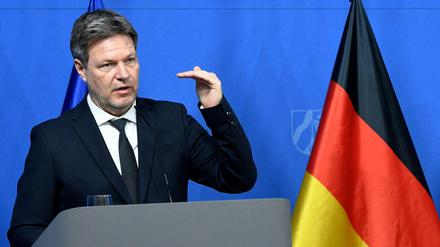 Wirtschaftsminister Robert Habeck lehnt Putins Forderung ab. 