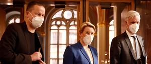 Stellten ihren "Neustart"-Plan für Wirtschaft und Kultur vor: Klaus Lederer, Franziska Giffey und Stephan Schwarz (von links).