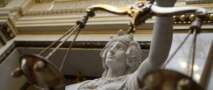 Justitia ist die römische Göttin der Gerechtigkeit und des Rechtswesens. 