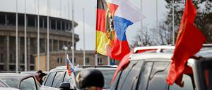 Auch bei dem prorussischen Autokorso am Sonntag ist laut dem Innenstaatssekretär in einem Fall das Z-Symbol festgestellt worden.