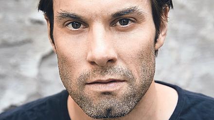 Der Schauspieler Max Simonischek agiert am Montag um 20 Uhr 15 im ZDF-Drama „Trügerische Sicherheit“.