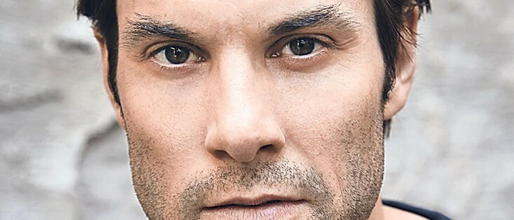 Der Schauspieler Max Simonischek agiert am Montag um 20 Uhr 15 im ZDF-Drama „Trügerische Sicherheit“.