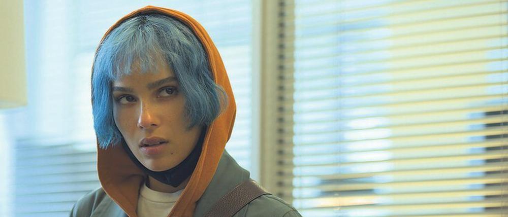 Isolation. Angela (Zoë Kravitz) hat Angst, unter Menschen zu gehen.
