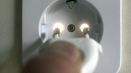 Ohne Strom nichts los. Aber bei plötzlichen Veränderungen des Liefervertrags sollten Sie erstmal Nachweise verlangen. 