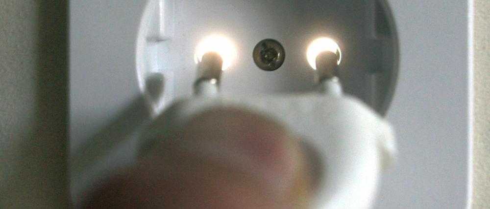 Ohne Strom nichts los. Aber bei plötzlichen Veränderungen des Liefervertrags sollten Sie erstmal Nachweise verlangen. 