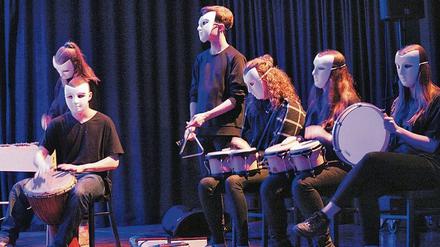 Im Projekt "Querklang" können sich Schülerinnen und Schüler im kollektiven Komponieren ausprobieren.