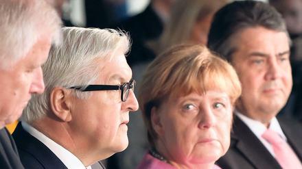 Fast alle waren in die Ereignisse der Gegenwart verstrickt. Durch Wegschauen, Schönrednerei, Kumpanei. 