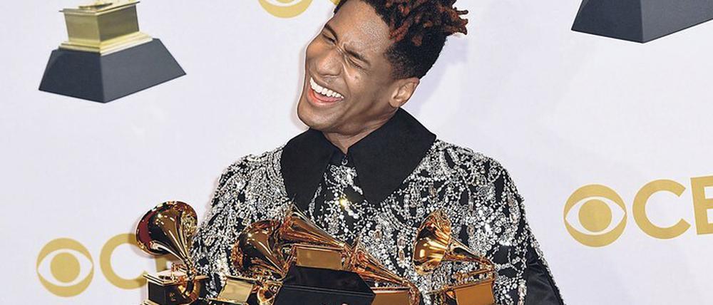 Gewinner des Abends ist Jon Batist mit fünf Grammys.