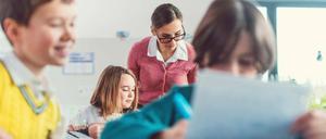 Durch den wachsenden  Lehrkräftemangel in Deutschland  sei die Qualität von Bildung, Bildungsgerechtigkeit und sogar die Zukunft des Landes „massiv bedroht“, befürchtet der VBE.