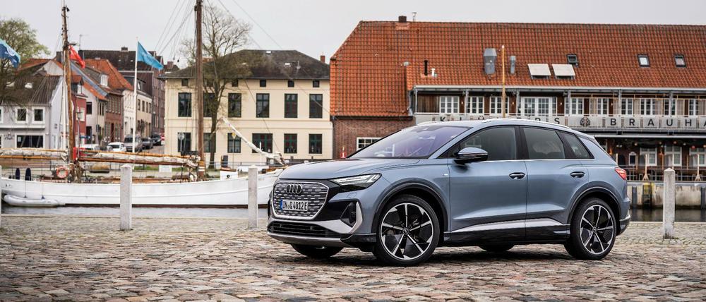 Der Kompakt-SUV Audi Q4, hier in der Version 50 e-tron quattro, ergänzt die Ingolstädter Elektro-Familie.