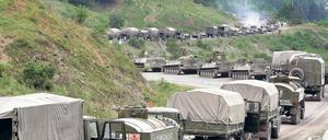 Russische Truppen im August 2008 auf dem Weg in die südossetische Hauptstadt.