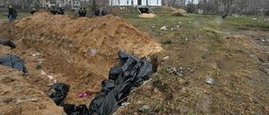 Ein Massengrab in Butscha.