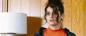 Ohne Plan. Die Alkoholikerin Samantha (Sofia Black-D’Elia). 