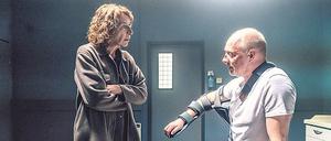 Wiedersehen im Knast: Inkasso-Heinzi (Simon Schwarz) und „Bibi-Puppi“ Fellner (Adele Neuhauser).