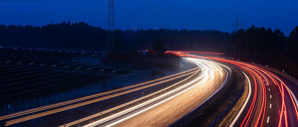 Der Transportsektor erweist sich als schwerer zu dekarbonisieren als etwa der Energiesektor - die Lösungen sind kleinteilig, lassen aber viel Spielraum für freiwillige individuelle Beiträge, etwa durch den Verzicht aufs Auto.
